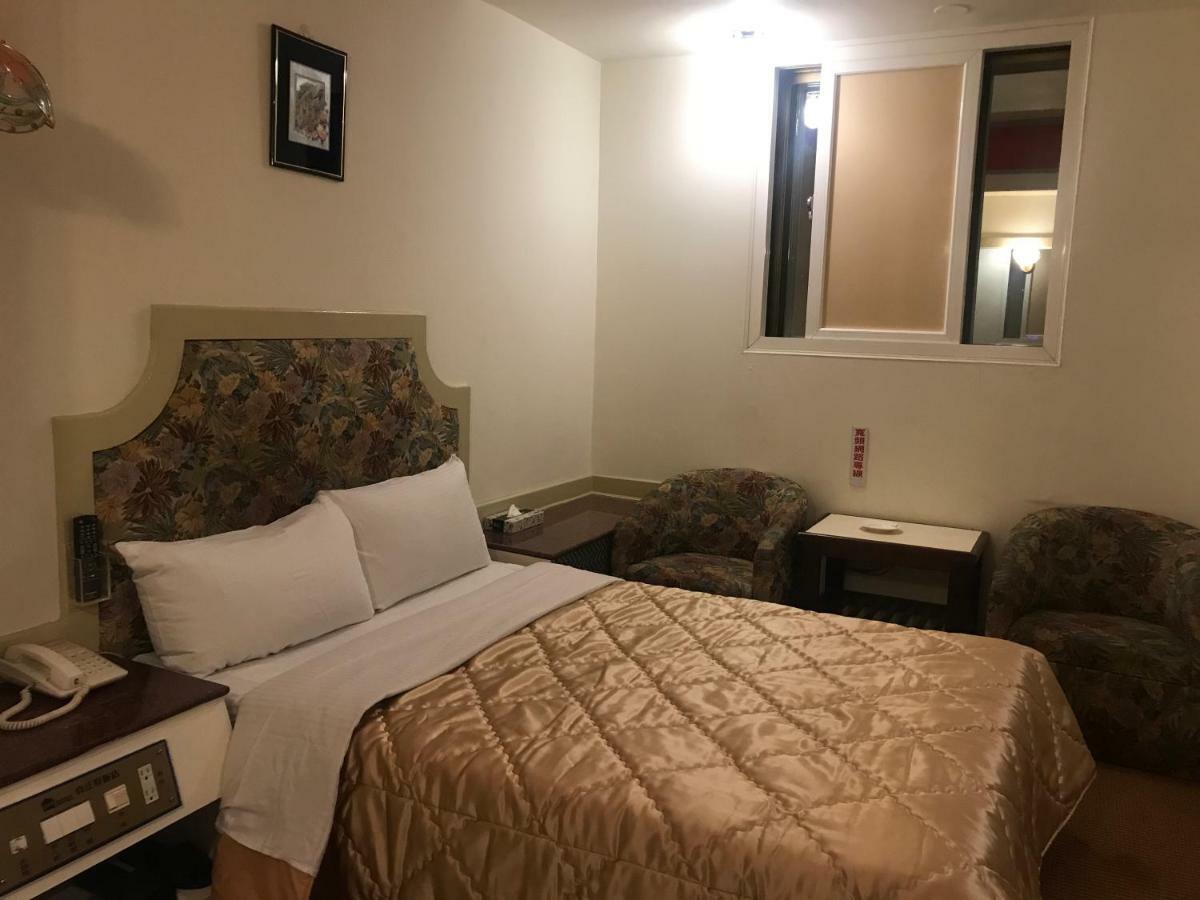 Good Hotel Fengyuan Bagian luar foto